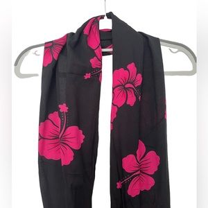 NWOT Women’s dark pink and black Hawaiian print sarong/swim coverup